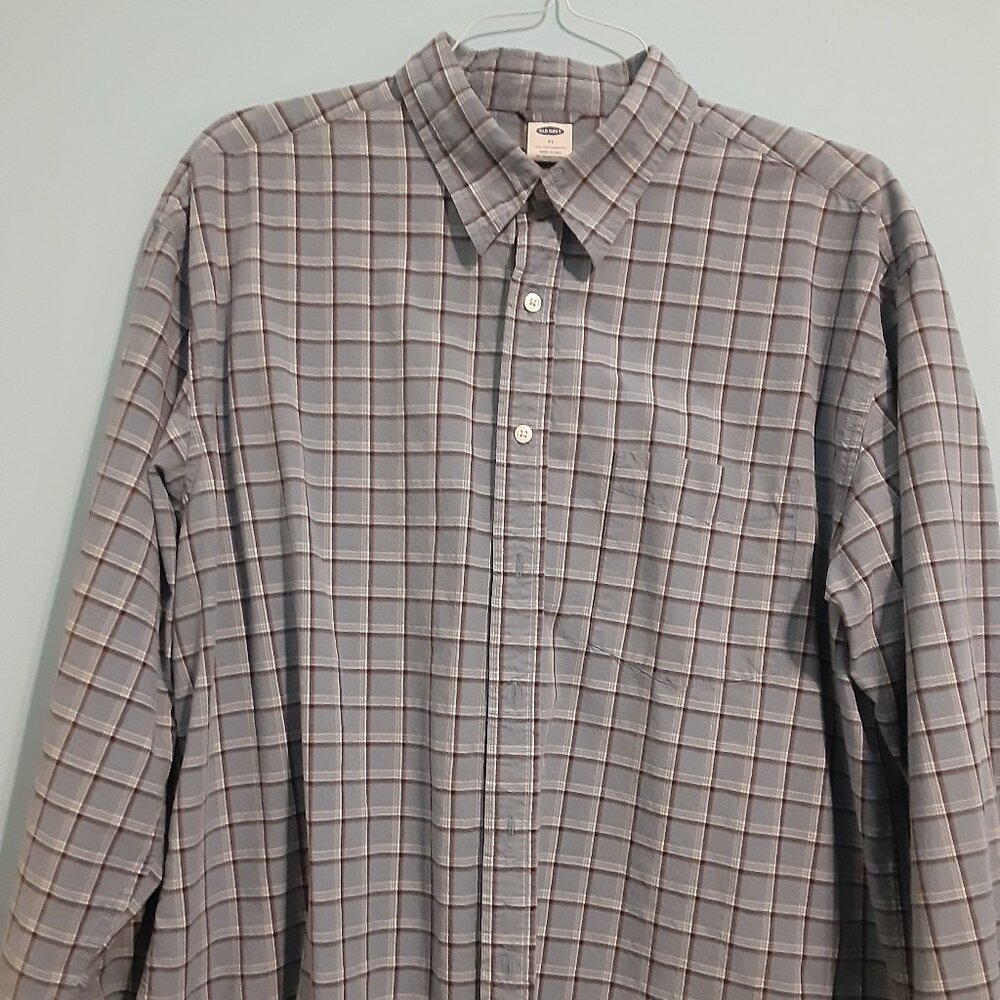 Old Navy Long Sleeve Button Down Shirt (Men’s XL)